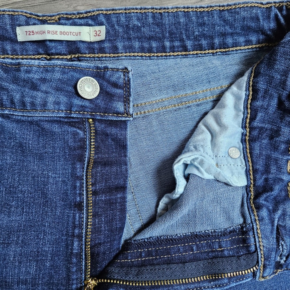 Levis 725 High Rise Bootcut Jeans Womens 32 Indigo Blue Denim Stretch Pants - Picture 2 of 10